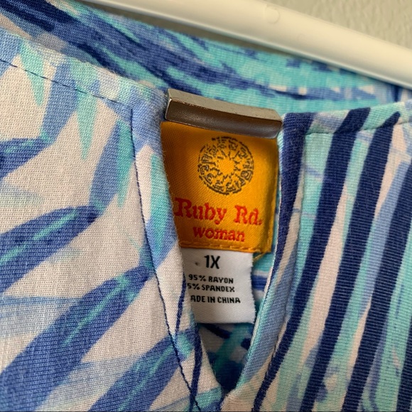 Ruby Rd. Palm Leaf Print 3/4 Sleeve Blouse with Shark Bite hem and Metal Detail - Picture 6 of 6